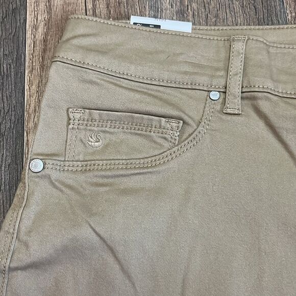 Gloria Vanderbilt khaki unltd Sadie Bermuda Shorts NWT 16W - Picture 8 of 11